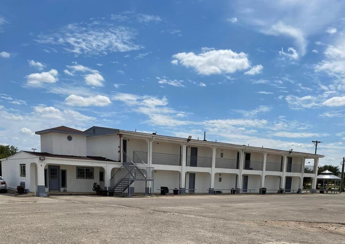 Dilley Executive Inn Экстерьер фото
